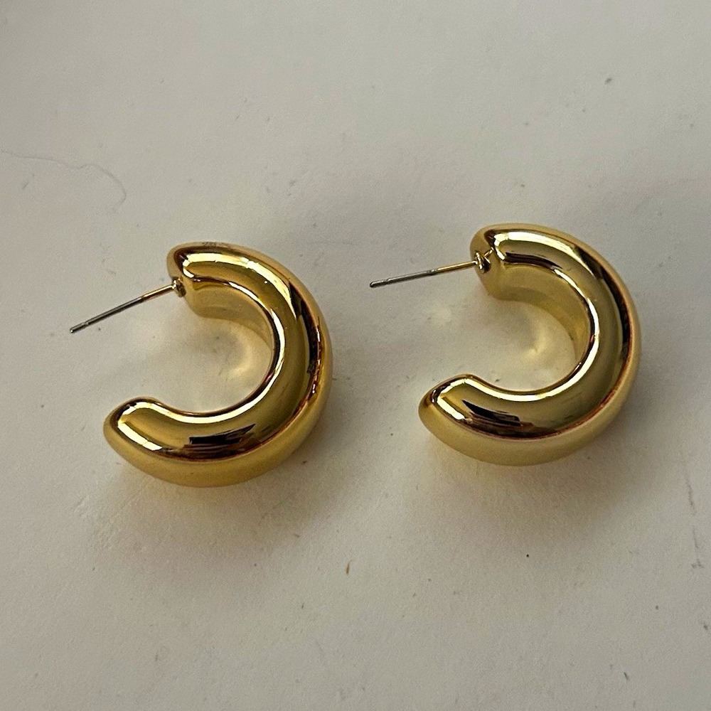 Lightweight Plastic Gold Tone Chunky Round Hoop Earrings Butterfly Back